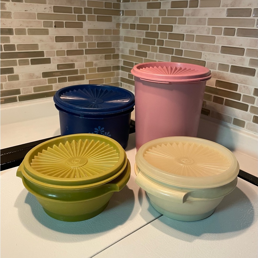 VINTAGE TUPPERWARE (SET OF 4)